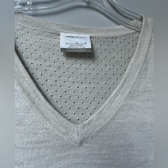Nike Golf Vneck Merino Wool beige sweater size Medium - Picture 6 of 7